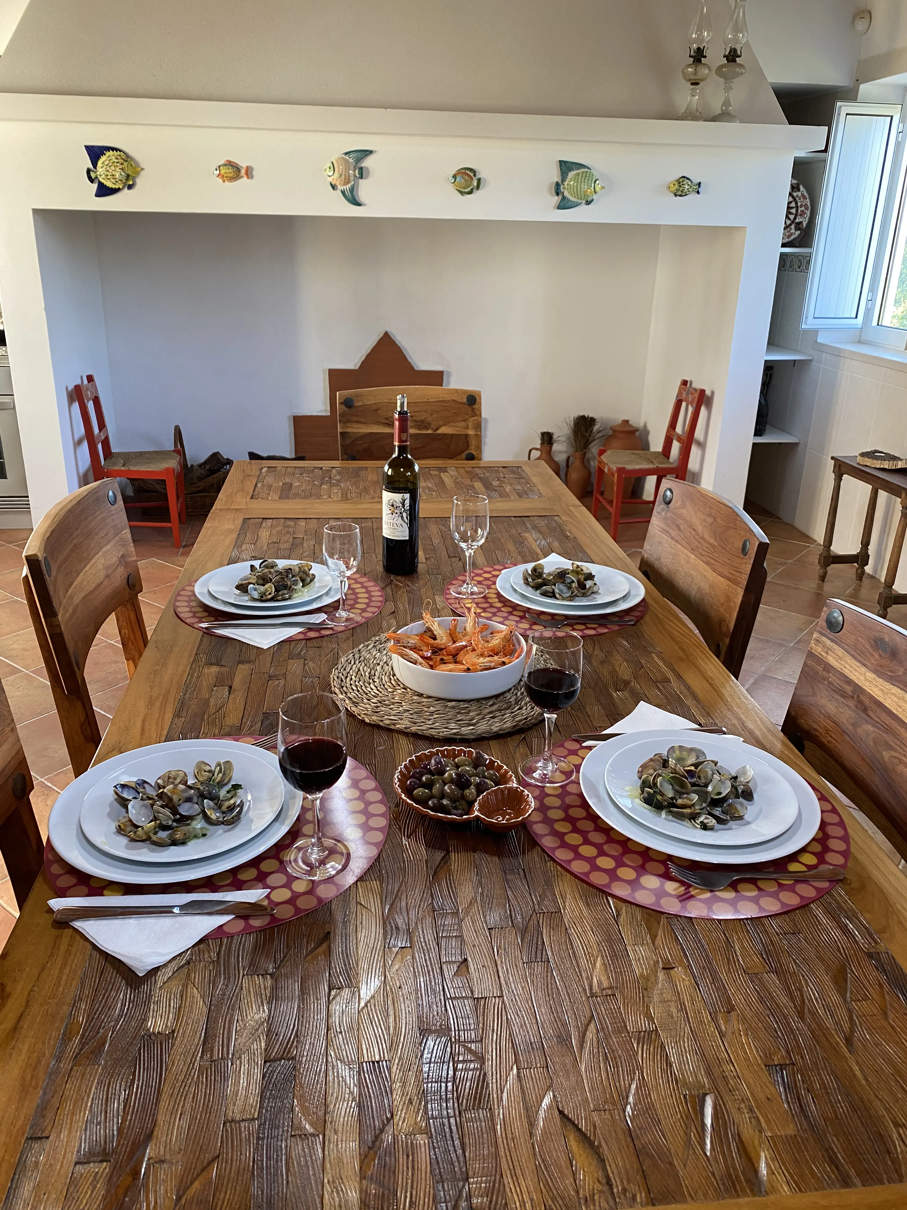 Cozinha totalmente equipada da Quinta dos Citrinos, alojamento local no Alentejo